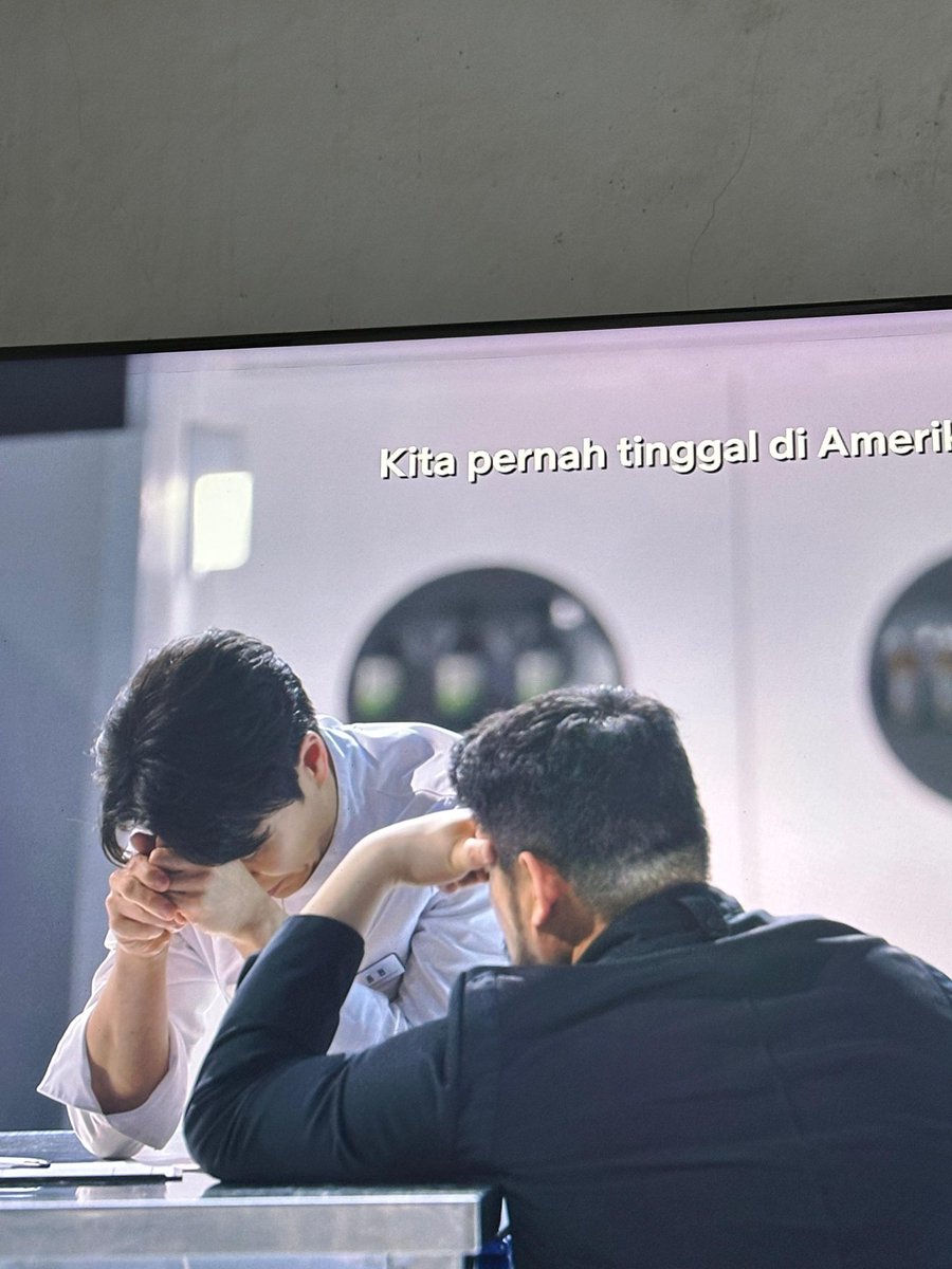 ekspresiku pas liat kalian berdua