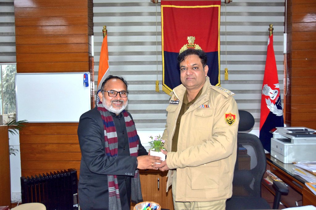 manojbajawa's tweet photo. Happy New year with Senior Colleague
SP Sir, ADC Sir &amp; CTM Sir, YNR https://t.co/ADCOA2HrFq