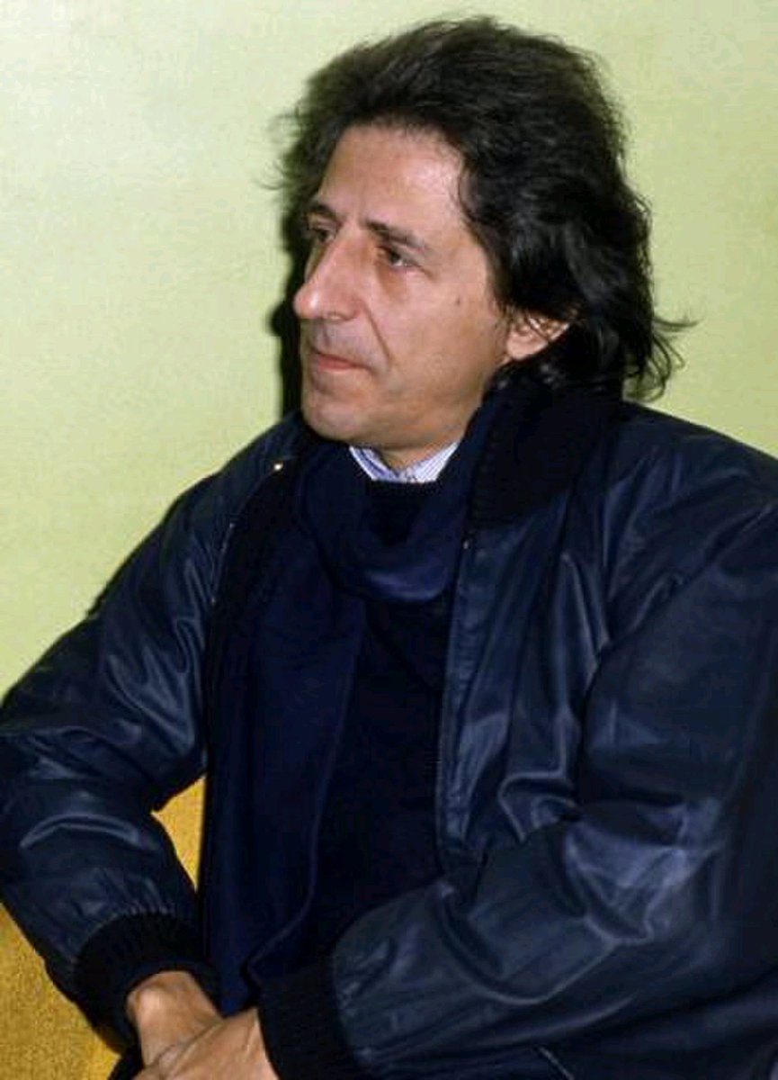 germanshepard8's tweet photo. #1gennaio 2003
Ci lascia #GiorgioGaber.
Chiamato affettuosamente il #SignorG, per i critici è stato l'ultimo intellettuale di una generazione ormai estinta, un artista a tutto tondo in grado di dare il meglio di sé con il rock e con la scrittura teatrale, in TV o in teatro. https://t.co/C1CqqDmMwb
