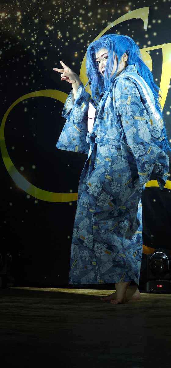 羽根・フード・着流し『大衆演劇・舞台衣装』 今回のオーダーは 紫スパンコールフード着流しです 豪華で上品に