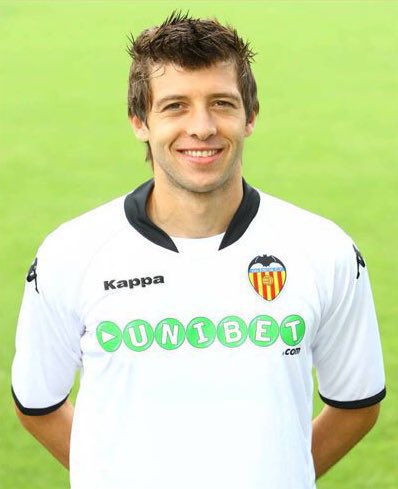 Hoy cumple 43 años Ángel Dealbert Ibáñez, defensa del Valencia CF desde 2009 hasta 2012. Jugó un total de 98 partidos, 81 como titular. Se retiró en el verano de 2018 tras jugar en el Castellón.