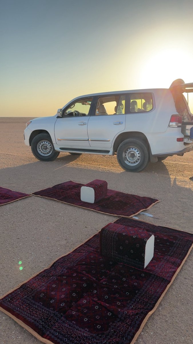 e0_6b's tweet photo. كان الدلال البيض تشكي من الليف 
انا اشكي الفرقا على اصغار واكبار 
والله وثم والله ومن دون تحليف 
اني على الخوه كتومٍ و صبار  
لامن مدحت العقل يبلاه تخريف 
يومٍ يجي تحكي المسامع و الابصار 
خذني لصعبات الزمن و المواقيف 
لا شفتهم غابو عن الغاره اكثار 
#هيف_العسكر https://t.co/R0DhbKGQQQ