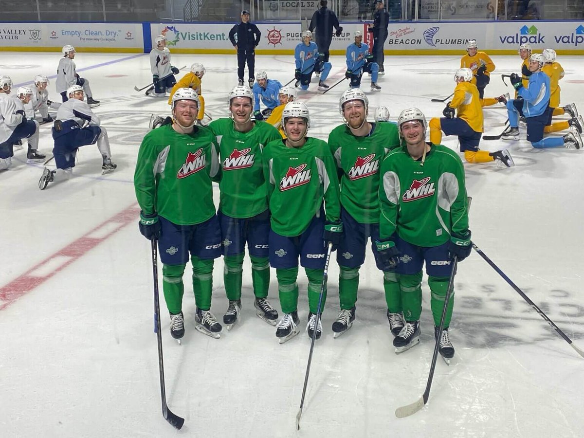 scottcwheeler's tweet image. “He’s everything you want from a young hockey player.”

My feature on Braeden Cootes, with insight and stories from Seattle, Sherwood Park, and more:
nytimes.com/athletic/69215…