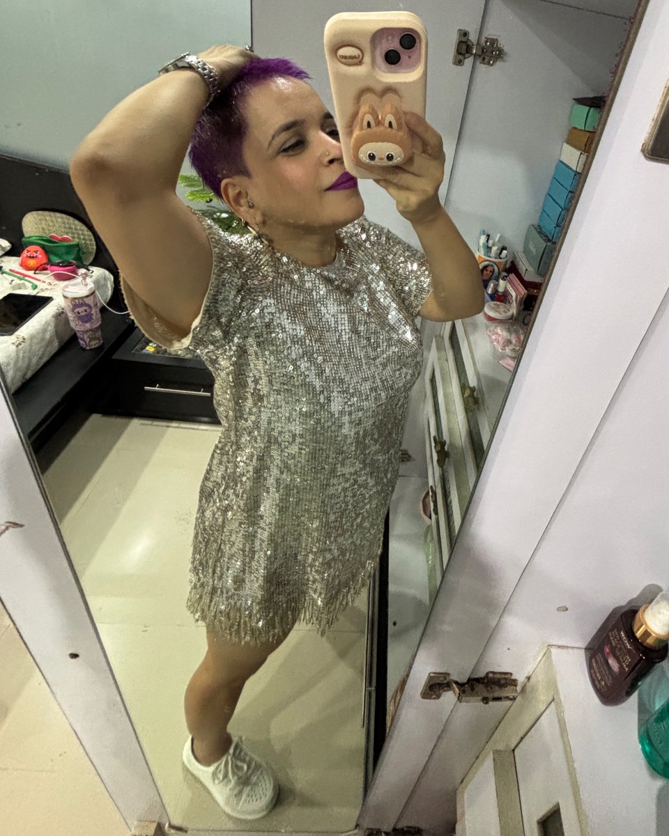 GalOutOfControl's tweet image. Have fun
Stay sexy
Don’t give a Fuck! 🤍💜

#matchyourlipsticktoyourhair 
#ootn #HappyNewYear 
#letsbling #lessbittermoreglitter ✨