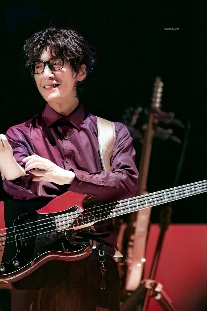 251226 넬스룸
#넬 #NELL #이정훈

웃으면서 소매접기라니 미친거야 ㅇ(-(