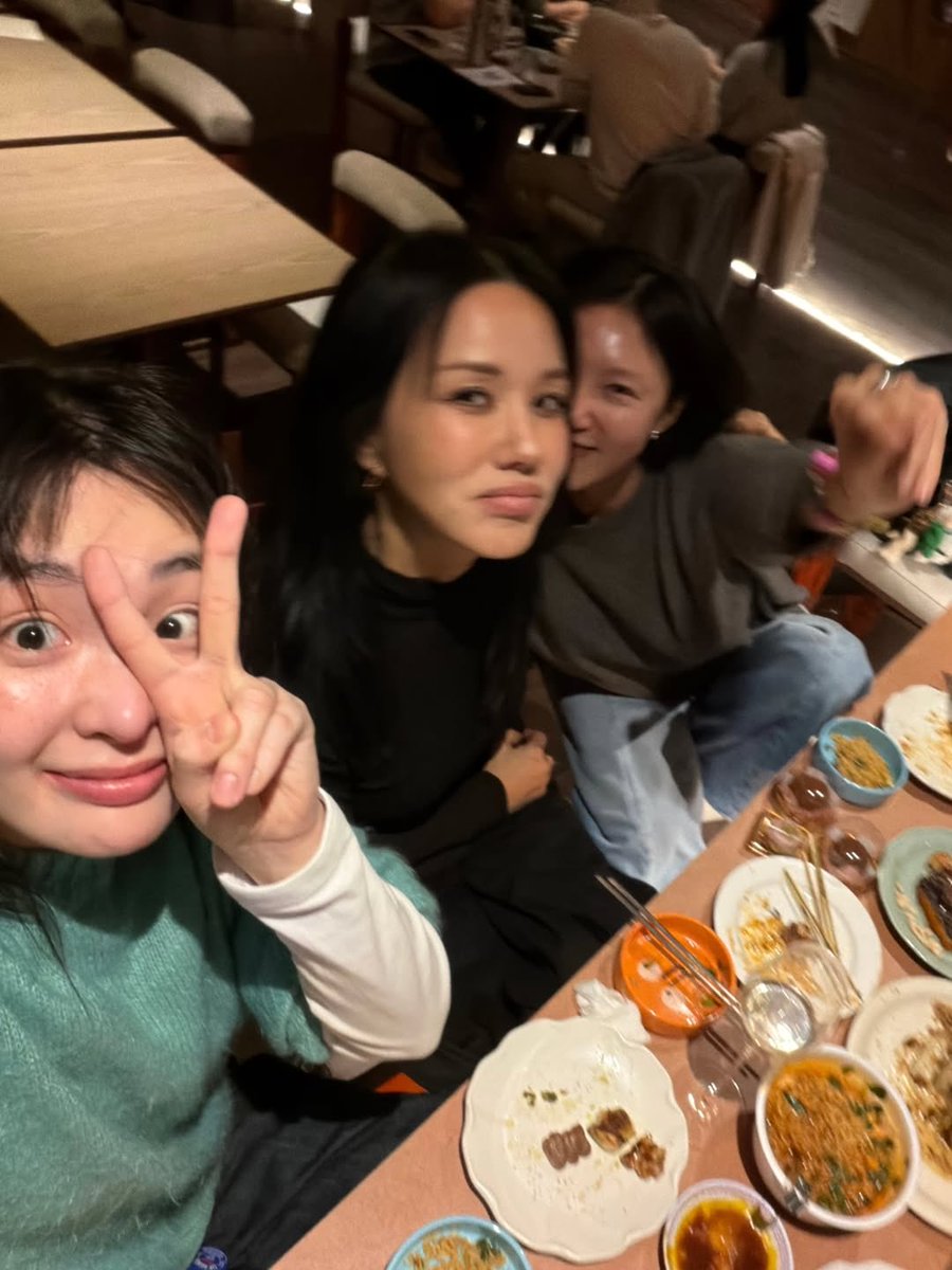 혜진이님이 이런 사진 먼저 풀어주는거 낯설다(p)