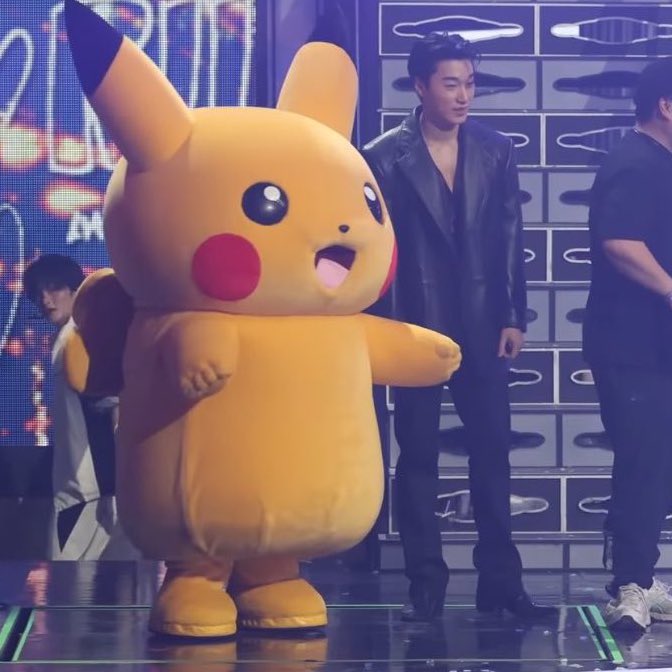 wsnkitty's tweet image. he is 1 pikachu tall