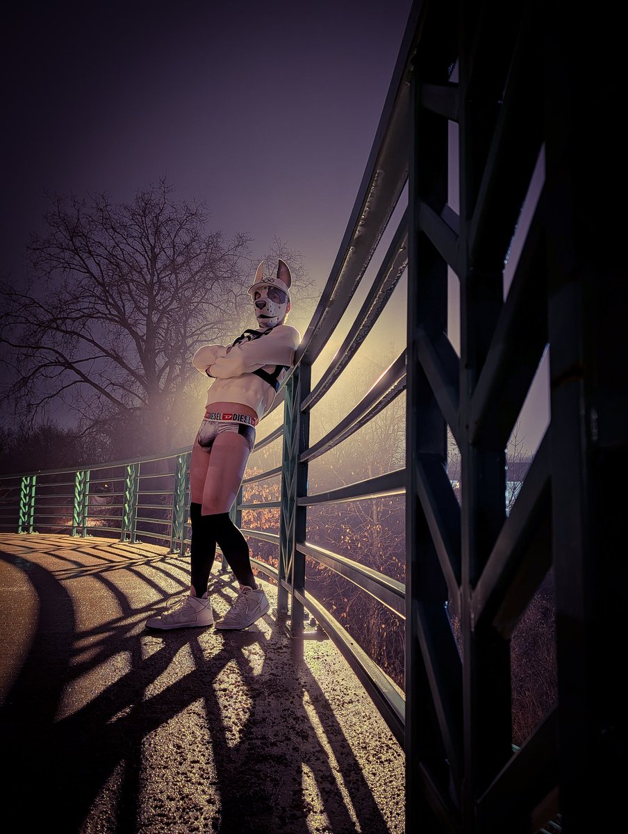 Happy (semi-) nude year! 

#grungebunnygear #grungebunny #puphood #humanpup #pupplay #badpups #outdoors #exhib #undies #gayundies #underwear #briefs