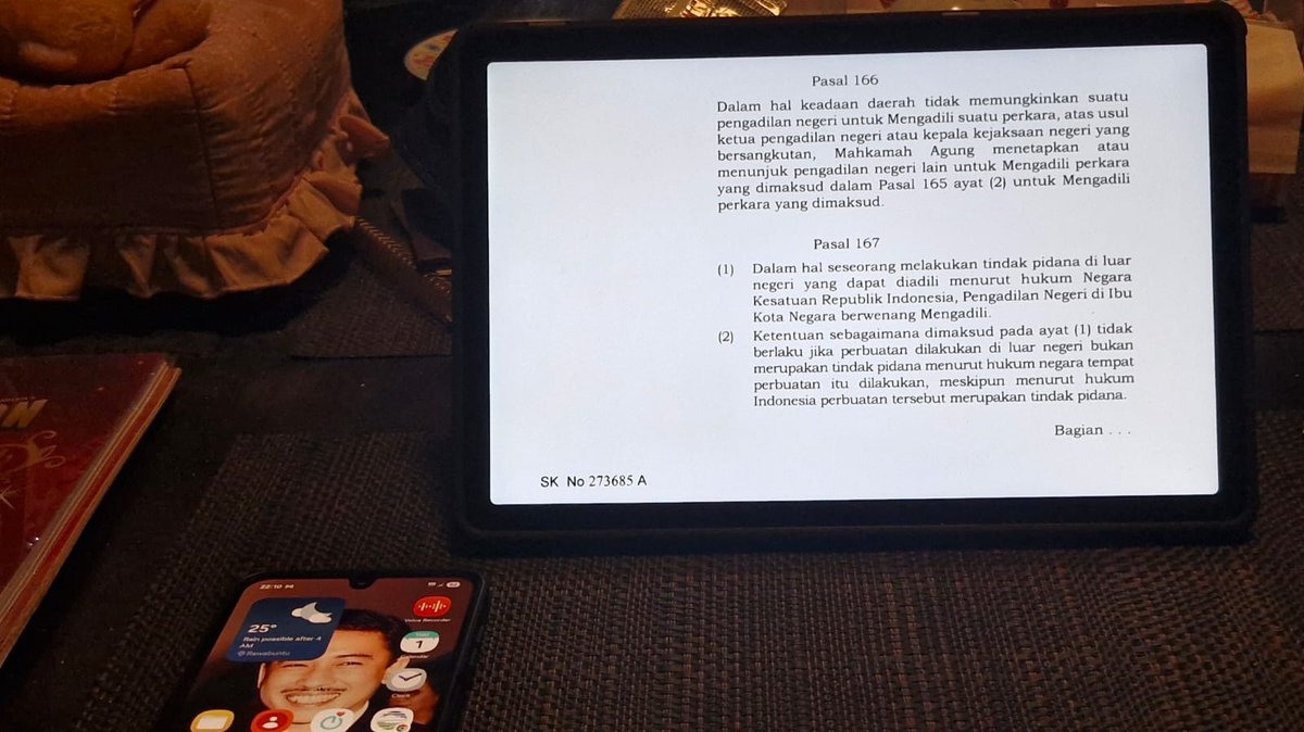Pasal 167 (2) kuhap baru. Ngenyek presiden di LN ga bisa dipidana pake KUHP.