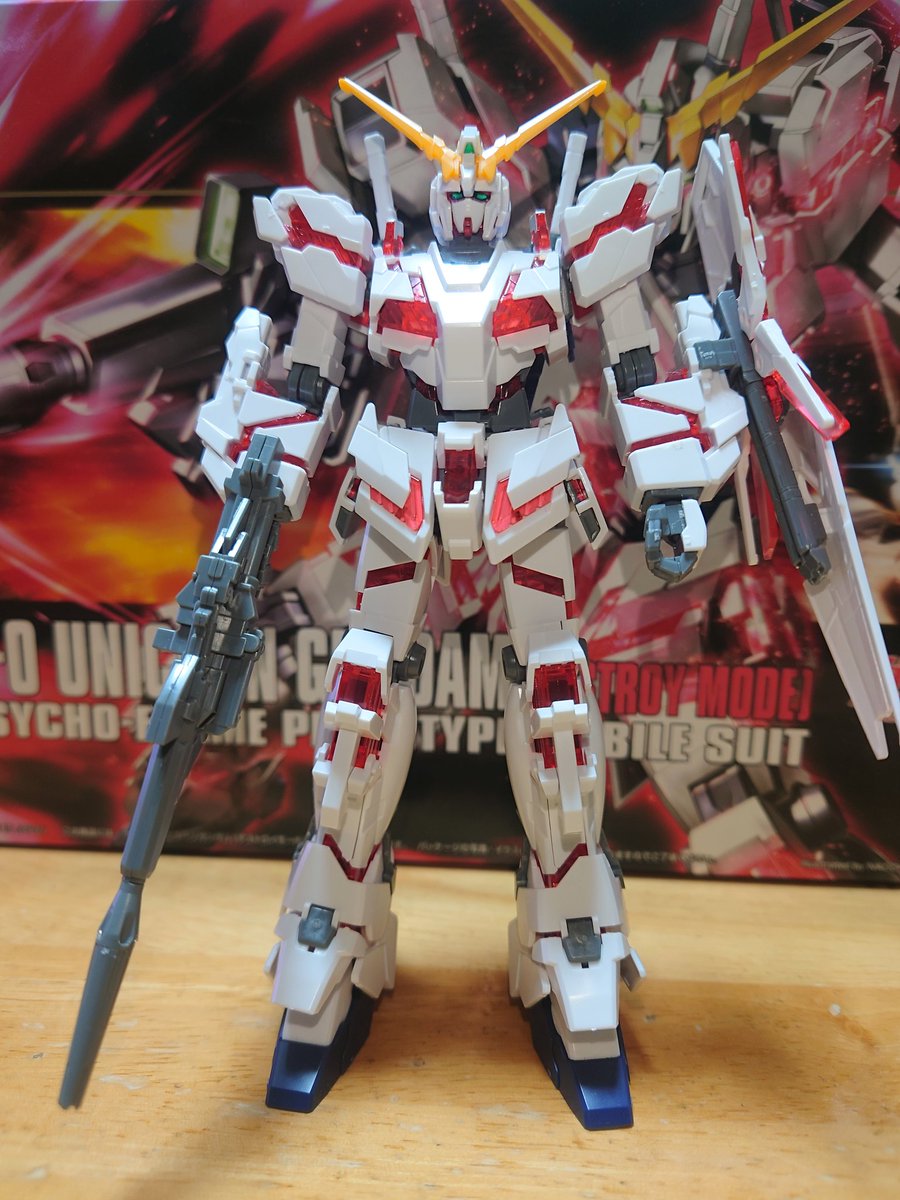 hubert8o8's tweet photo. 今年はほとんど家に居るでガンプラ
後輩にHGなら2時間ぐらいって聞いとったけど、5時間ぐらいかかった https://t.co/HiX7hWlK9i
