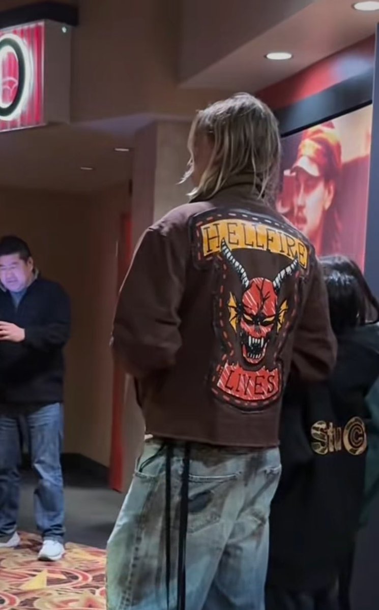 munsonsrings's tweet image. Hi! Yes,sir may I ask where you got this hoodie/jacket? Cause I fear I need it!

@Jamiebower