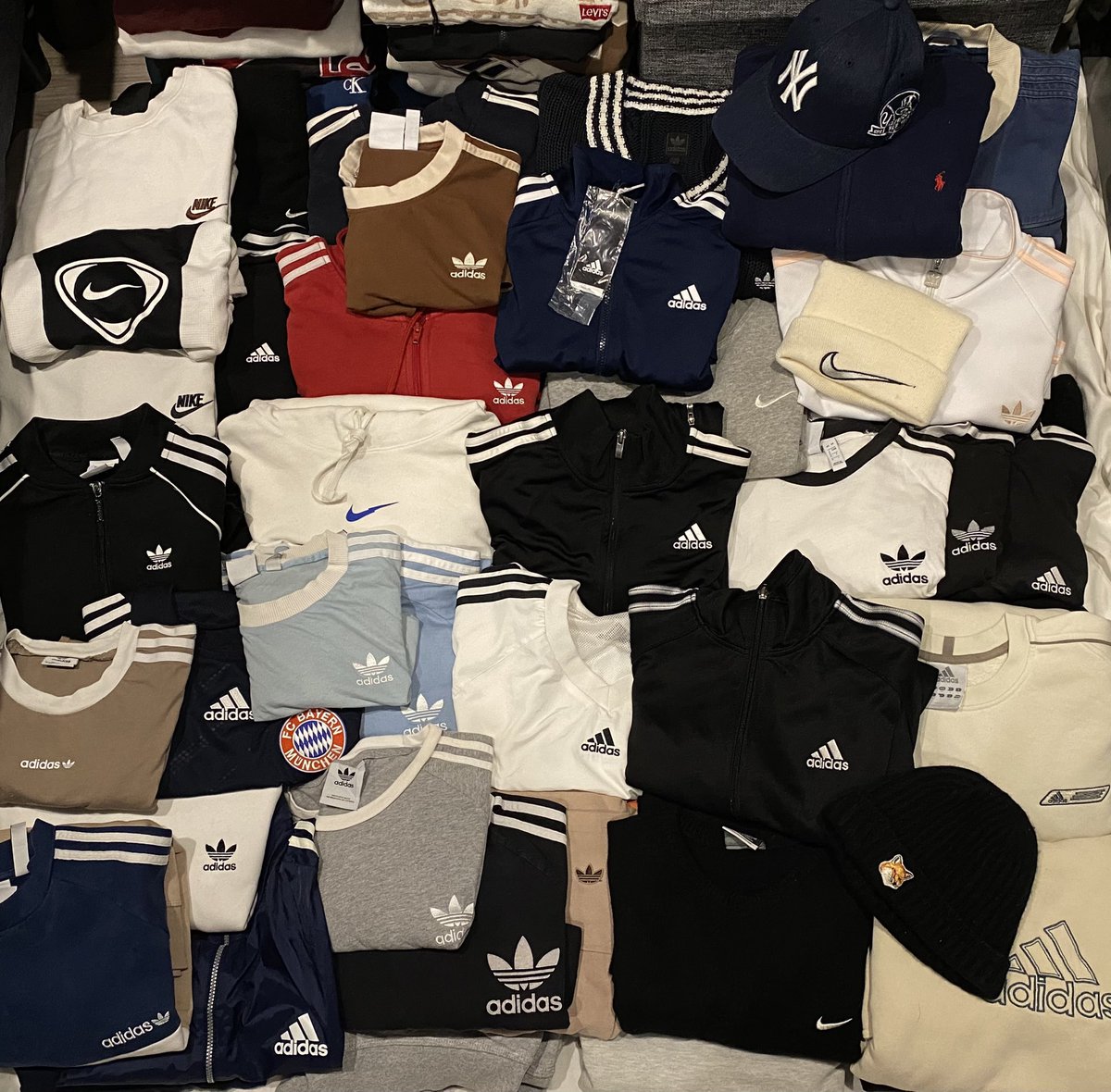 yous0q's tweet image. ส่งต่อเสื้อผ้า แบรนด์แท้  👻🎃･ᴗ･𓈒 

ลงวันศุกร์ ( 02/01 ) 20:30 น.

ปัก+รี ลด 5.-📍

ค่าส่ง 1-2 ตัว 40 เหมา 50 ♡ (🕯️.)

#ส่งต่อเสื้อผ้ามือสอง #ส่งต่อเสื้อผ้า #เสื้อผ้ามือสอง #ส่งต่อstylistshop #ส่งต่อเสื้อผ้ามือ2 #ส่งต่อคสอ #ส่งต่อ #Adidas #ส่งต่อvghbkk #โล๊ะตู้เสื้อผ้า