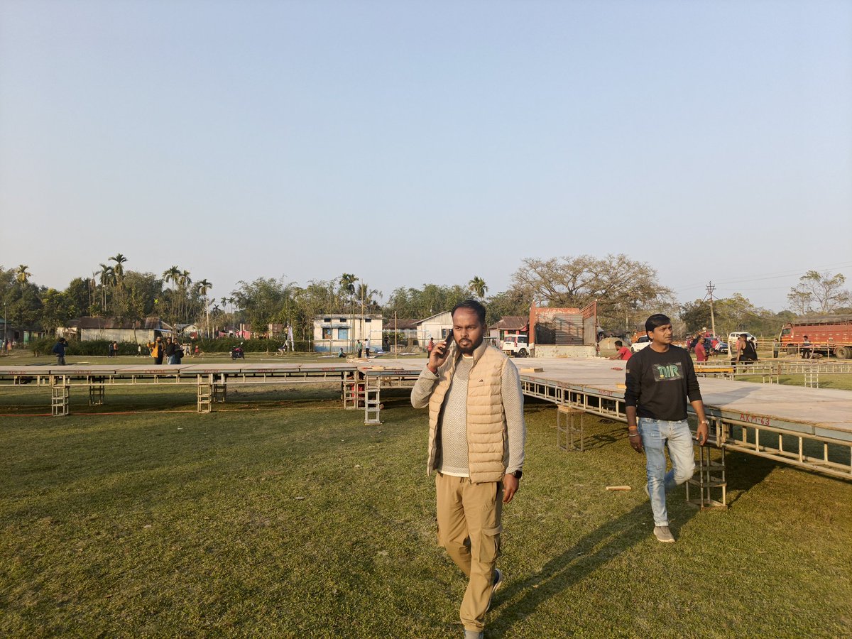 AITCakashH's tweet image. 3 जनवरी, शनिवार को AITC के सर्वभारतीय महासचिव श्री @abhishekaitc जी अलीपुरद्वार के माझेरडाबरी चाय बागान में संगठनात्मक कार्यक्रम हेतु आ रहे हैं।
तैयारियों के तहत आज सभा स्थल का निरीक्षण किया गया। ✊🔥

#AbhishekBanerjeeZindabad #TrinamoolCongress
#KalchiniBlock  #TMYC