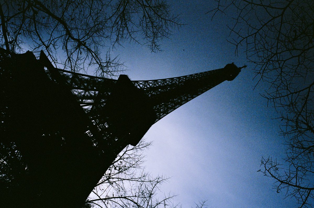 SecretNouti's tweet photo. À Paris, tout est possible, si tu es toi https://t.co/dhWGwxhFUY
