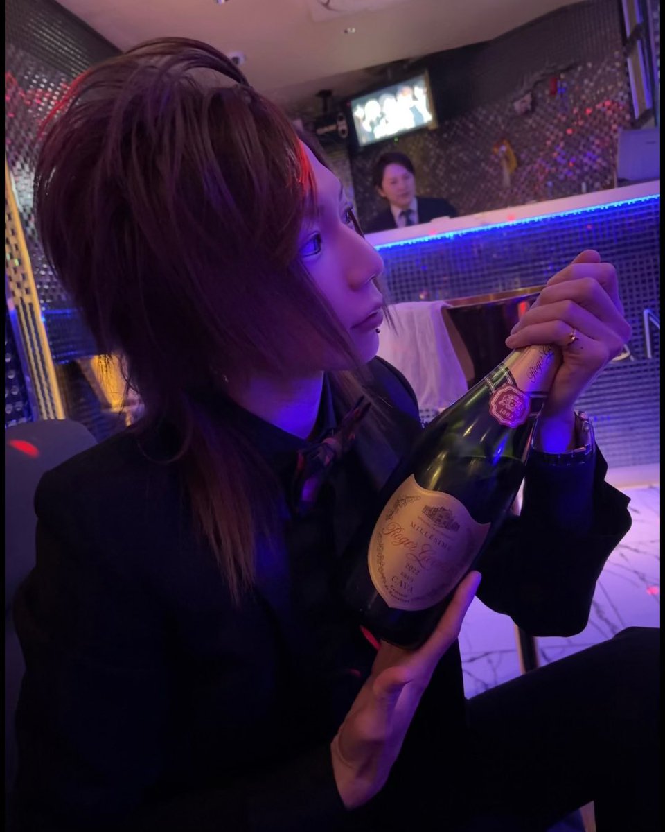 JoeSadide's tweet image. 降り続く雨 ボクの心に 心の傷に 
忘れさせて あらゆる憎しみ、あらゆる悲しみを。

 #絶滅危惧種 #限界ホスト #最後の指名