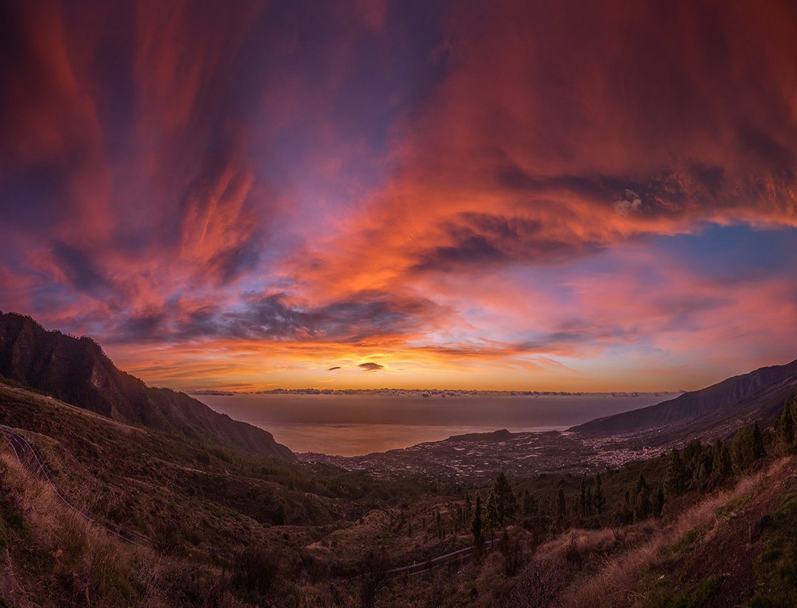 Hoy hemos empezado el año en Tenerife con este precioso amanecer.
Feliz 2026❤️