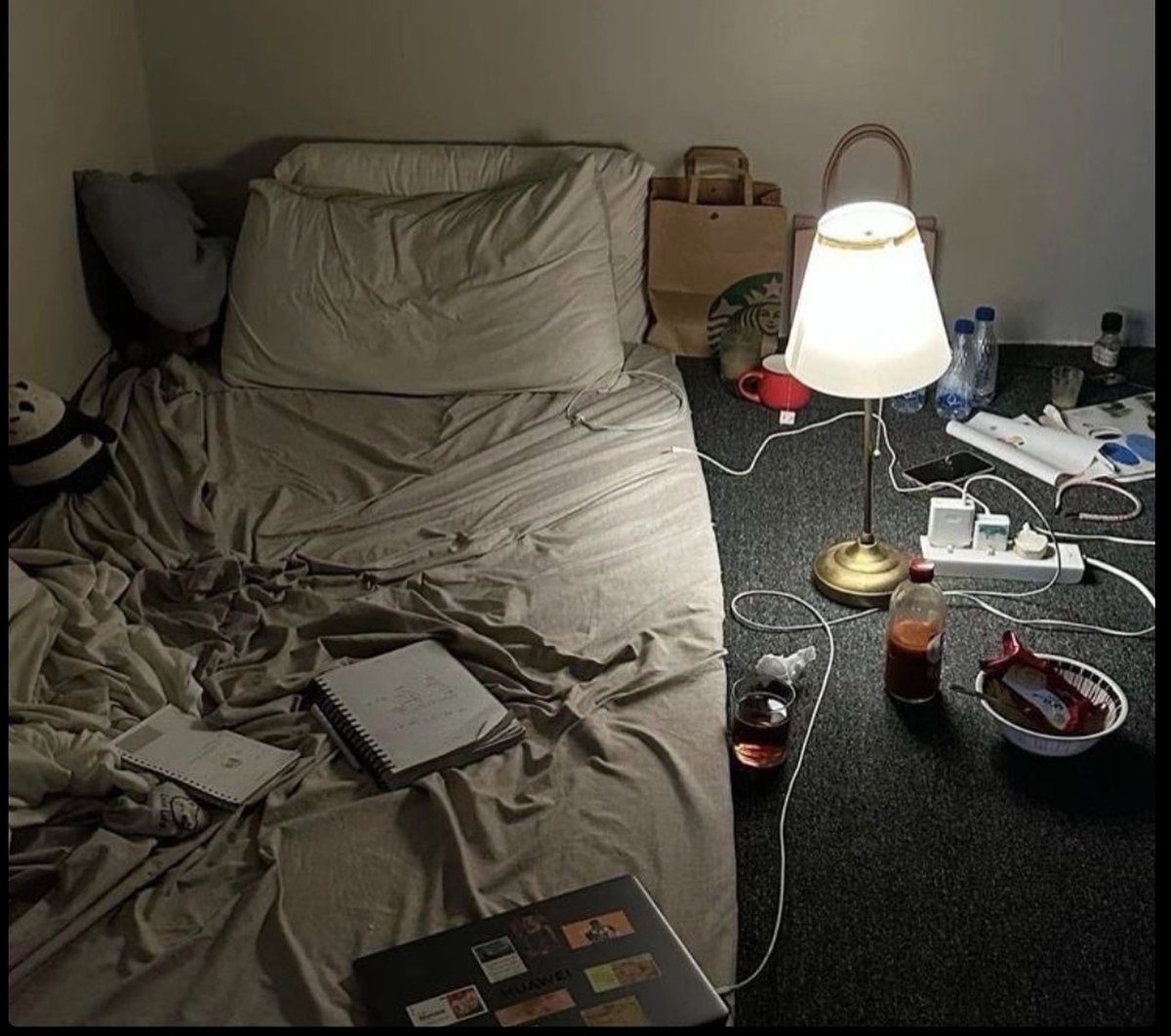 DearS_o_n's tweet image. Most men will make $100,000 per month and still live like this.
