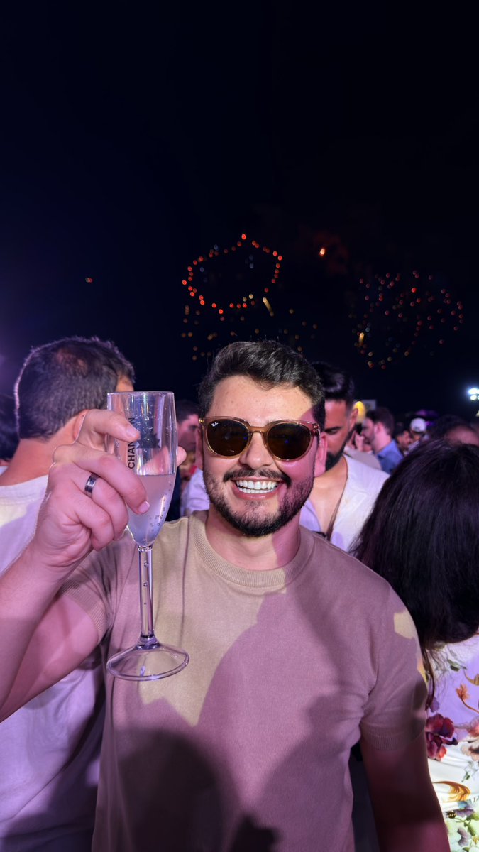 _rianmirandaa's tweet photo. Bem vindo 2026. 🥂 https://t.co/QFOrRtrqkJ