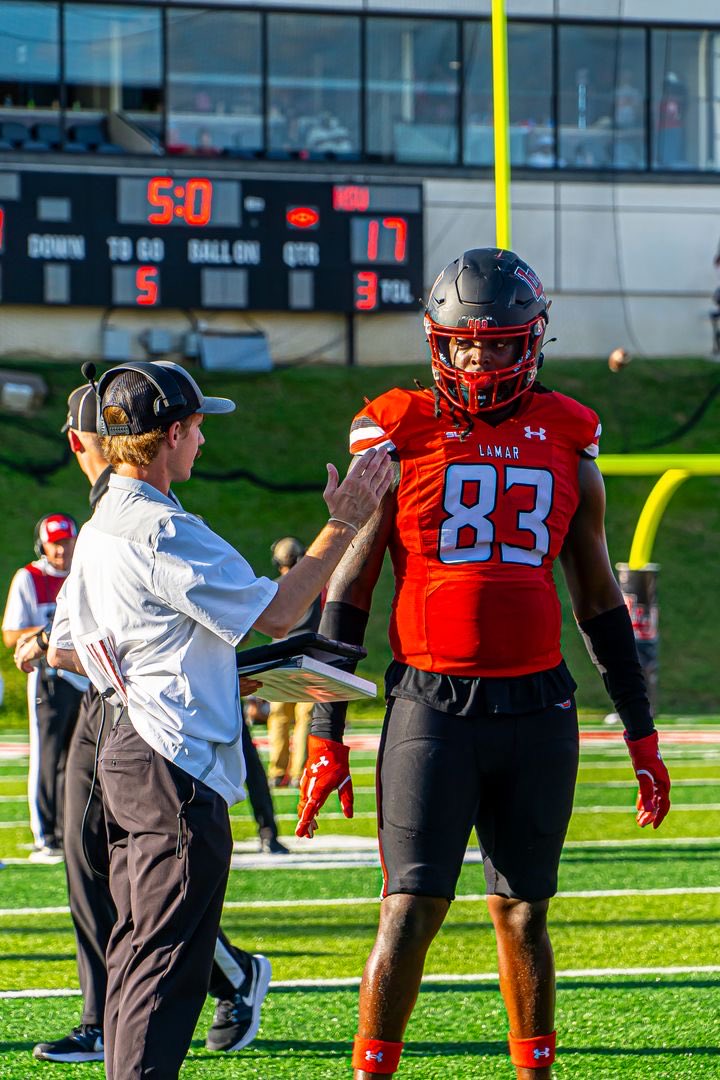 ‼️Tomorrow is the day‼️

Come get a athletic and physical 6’5 260 EDGE/DE

Looking to fly around and make impact plays for my next program 

Tape pinned on my profile 

DM’s are open