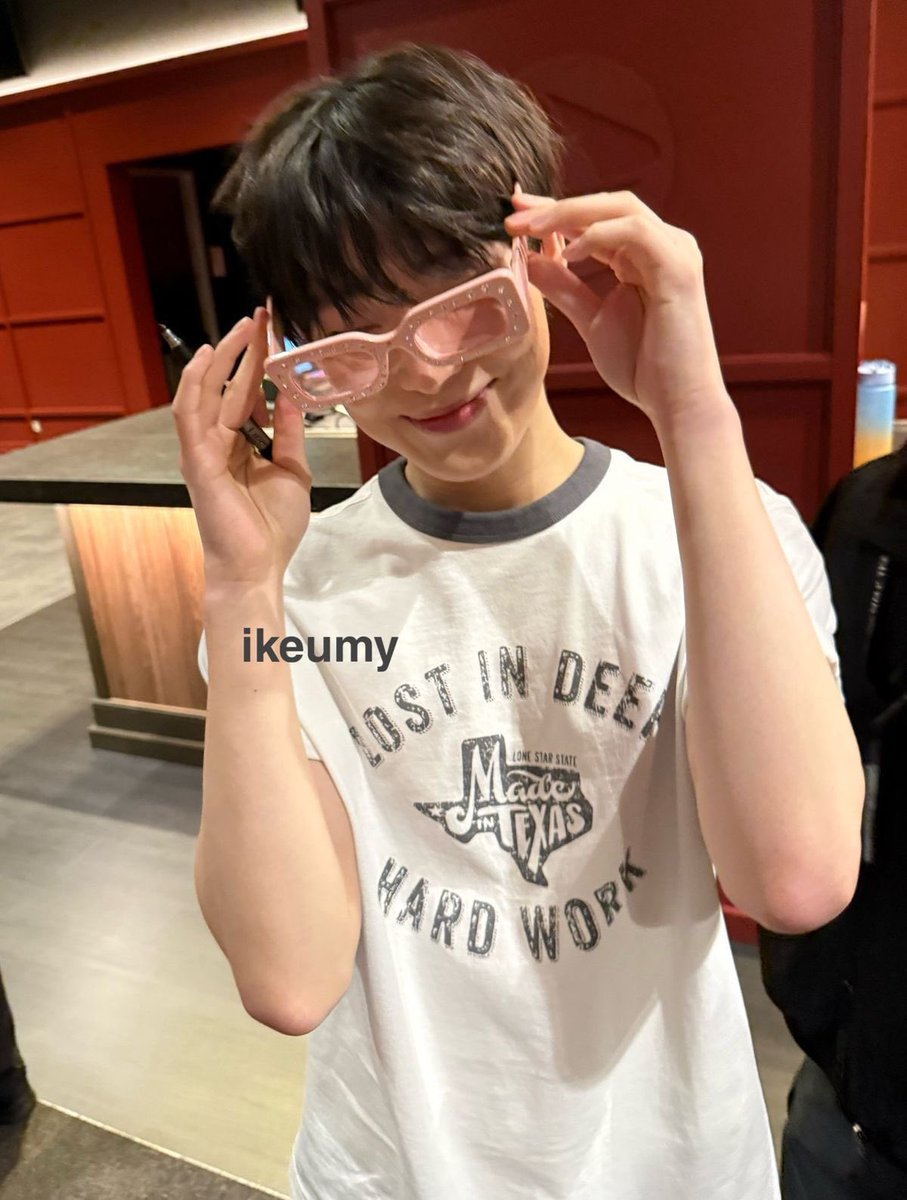 sunooging's tweet image. 너무착하시고잘생기고귀엽다