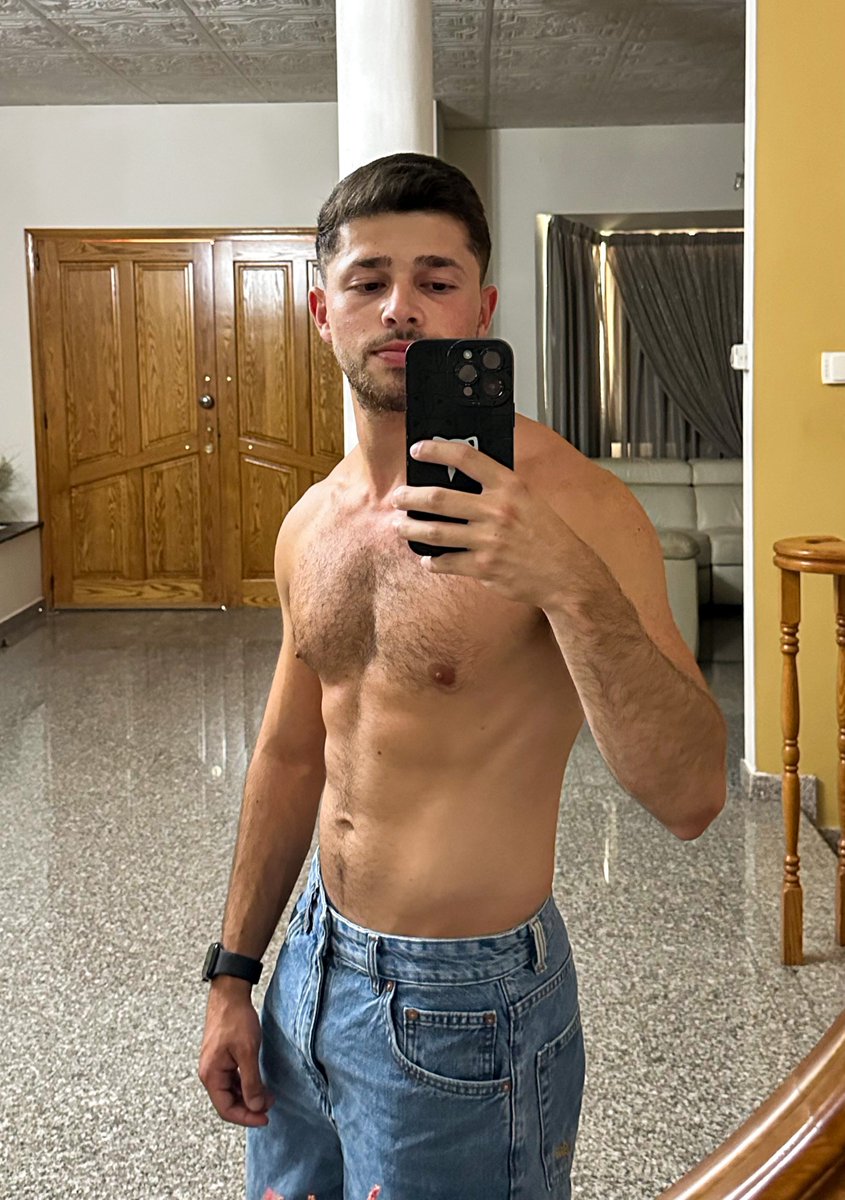 Someone tell Grok how to edit this photo properly!!