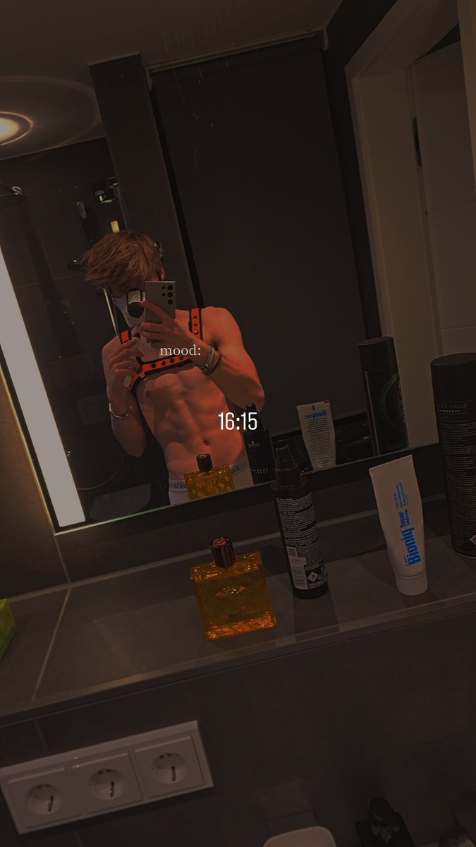 If you follow me this is the kind of snaps you get 😏

(Link in bio)