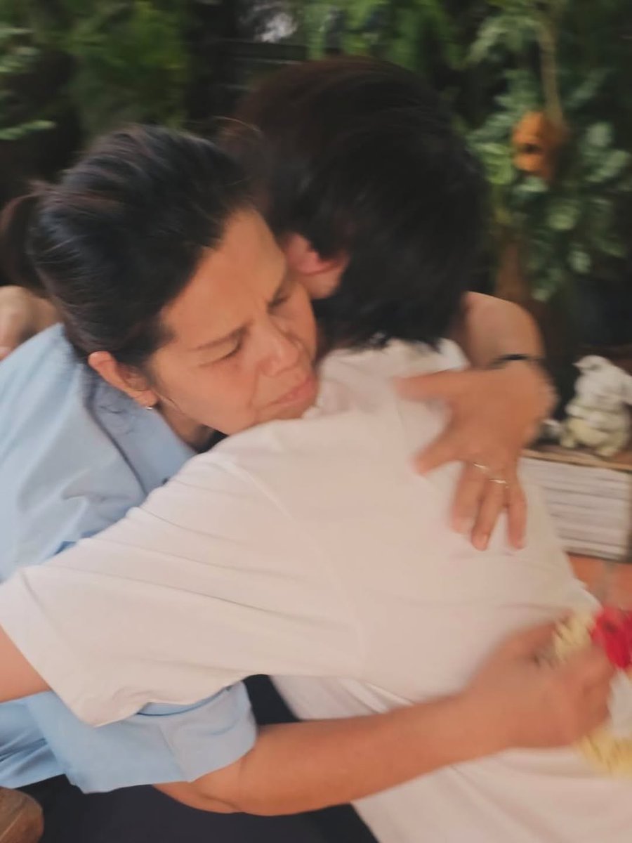 อ้อมกอด​นี้อบอุ่น​เสมอ🫂ไม่ว่าเราจะเจอเรื่อง​ที่หนักแค่ไหน