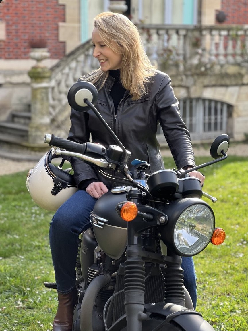 MarionMarechal's tweet image. Bonne route à tous pour 2026 ! 

Je vous donne rendez-vous demain matin pour une annonce importante pour moi.