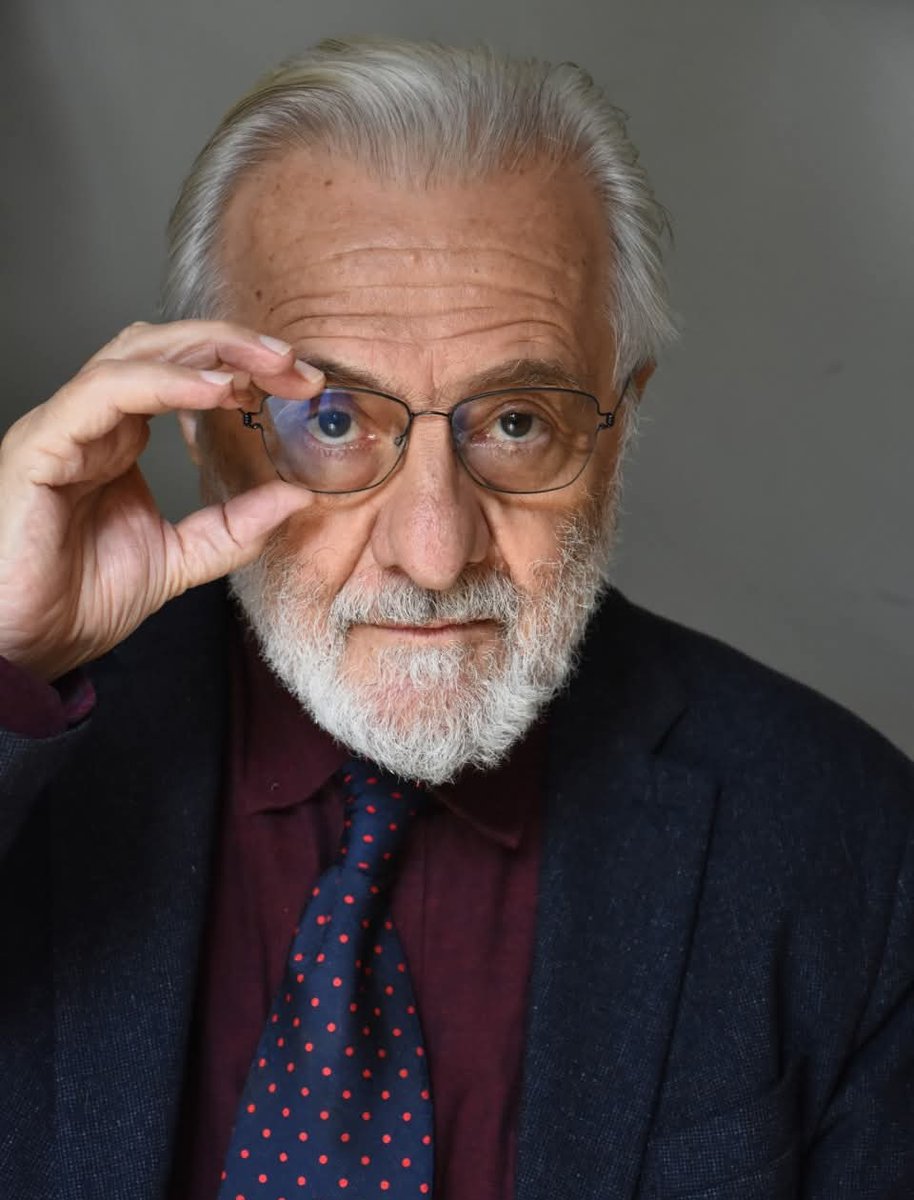 «Το Ελληνικό Κέντρο Κινηματογράφου χρηματοδοτεί όσα έργα αφορούν τη woke agenda. Όποια ταινία μιλά για πατρίδα, κόβεται».

- Γιάννης Σμαραγδής