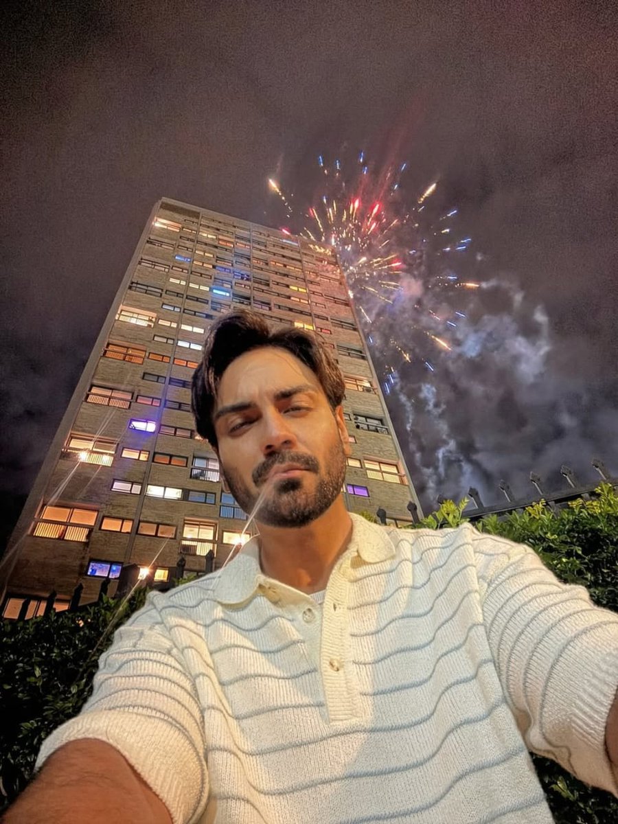 cbaxuniverse's tweet photo. fireworks in the back, lethal face card at the front... what a SERVE! 🤌🏻🫠
#arslannaseer https://t.co/nPgNtFB7rK
