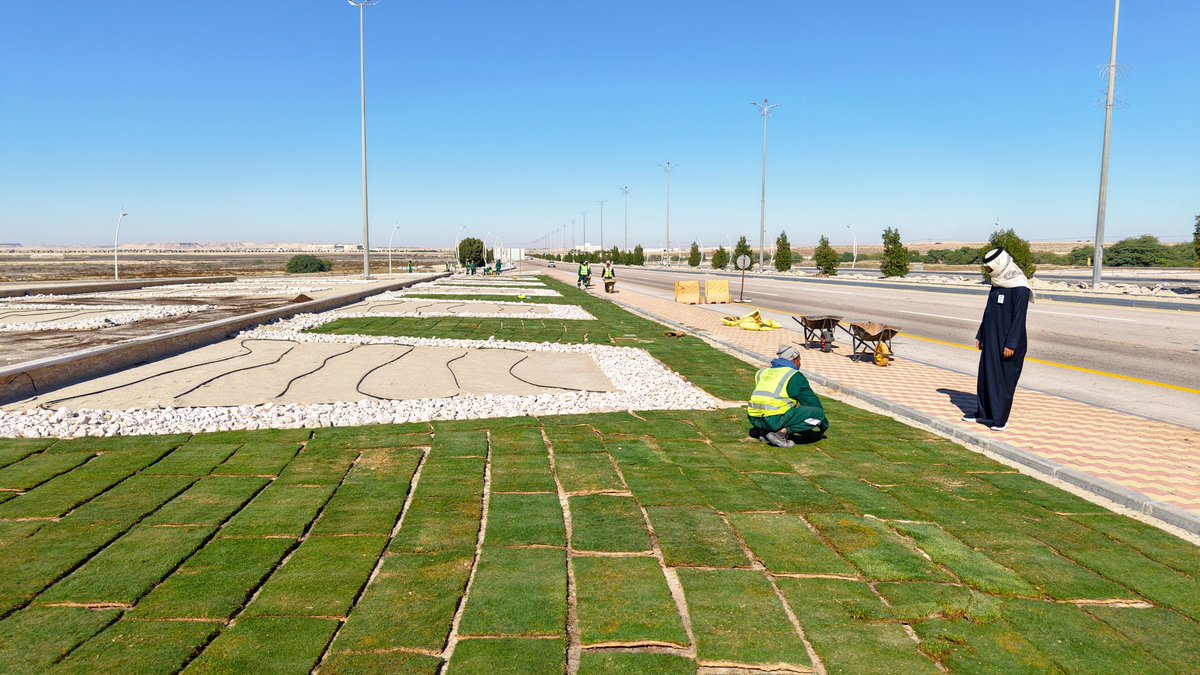 📸 ||

تواصل #بلدية_النعيرية تنفيذ عدد من المشاريع التنموية والنوعية بالمحافظة 🌿 
لتعزيز أنسنة المدن وجودة الحياة، عبر إنشاء الحدائق وزيادة المساحات الخضراء، وتطوير المداخل والميادين، وتحسين إنارة الأحياء، بما يحقق بيئة حضرية جاذبة وآمنة لأهالي وزوار المحافظة. ✨