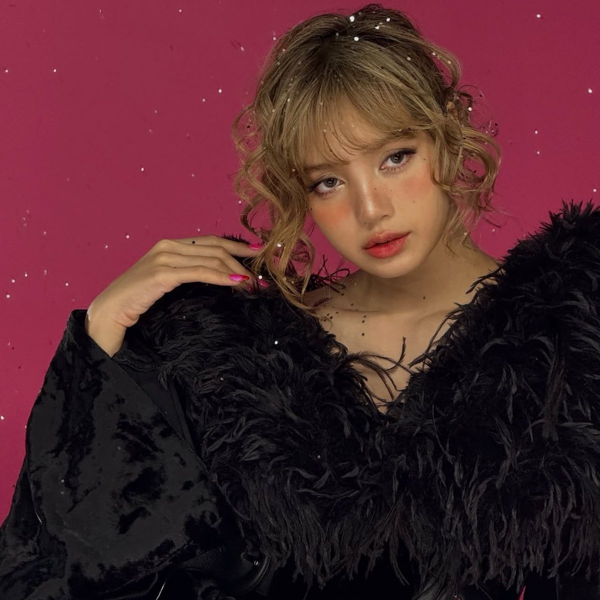 lalisahourIy's tweet photo. doll in real life 🤍 https://t.co/b3IOBTwuAX