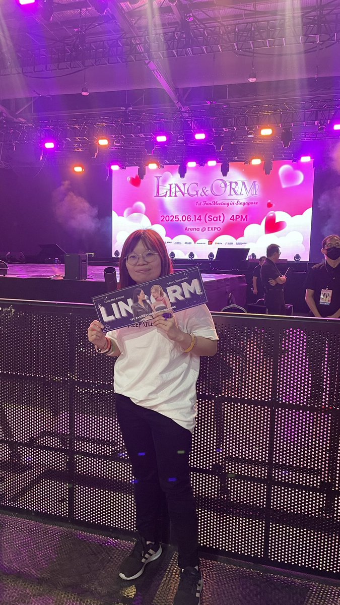 Kiyoleefy's tweet photo. June 2025 was my first time attend Lingorm Fan Meeting💃🥰
Hope 2026 will get to attend more LingOrm Fan Meeting💪💖

#LingOrm #หลิงออม 
#linglingkwong #หลิงหลิงคอง 
#Ormkornnaphat #ออมกรณ์นภัส https://t.co/wXYvLBQ0N8
