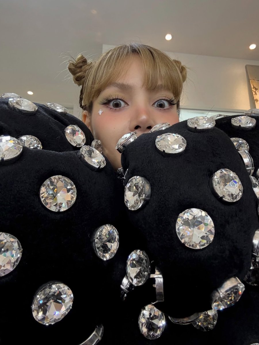 📸 lalalalisa_m updated ig post again ☺️😂

#LISA: Nothing but good memories

#LALISA <a href="/wearelloud/">LLOUD</a> 🍪