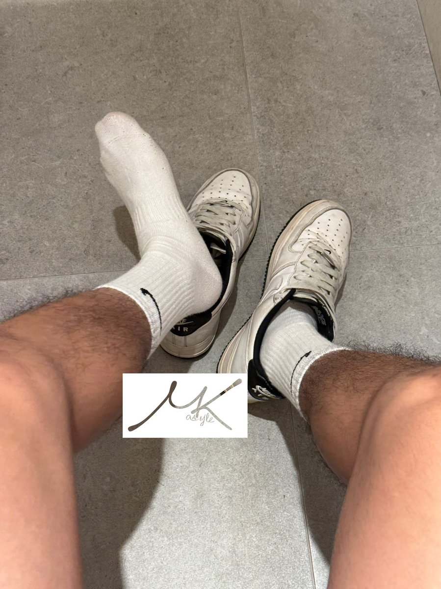 Kyle6Mas's tweet photo. 2026年了
怎麼還要自己脫鞋？
你的嘴巴你的舌頭還有讓我墊腳的背咧？ https://t.co/mSCwnOn4rd