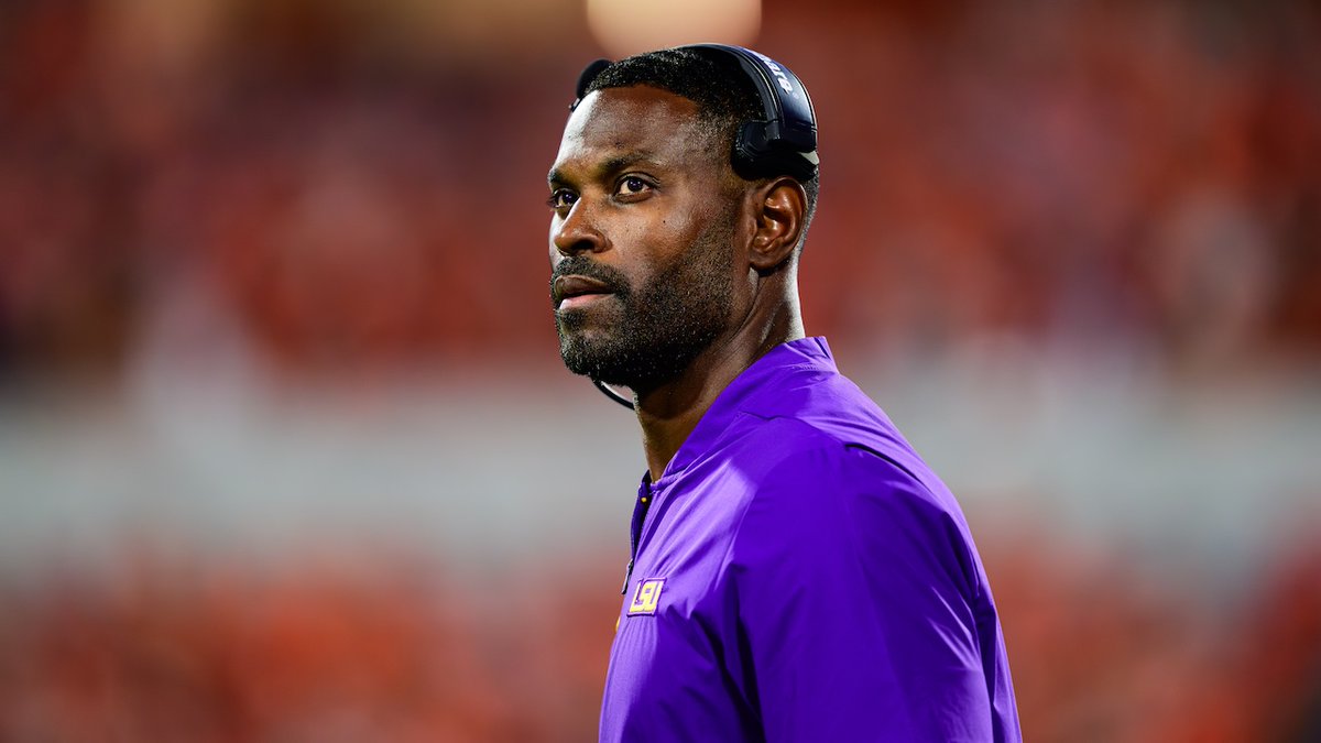 _Pat_Murphy's tweet photo. Ohio State is set to name Cortez Hankton as the program's replacement for Brian Hartline as wide receivers coach.

Hankton spent time at Vanderbilt and Georgia, and most recently worked at LSU.
https://t.co/3JYxAnpu3o https://t.co/ScFhiravcf