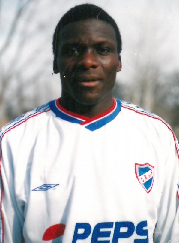 TendenciasCNDEF's tweet photo. "Angbwa Benoit"
Porque hoy cumple años el camerunés campeón uruguayo con el Decano del Fútbol Uruguayo, feliz cumple! https://t.co/tIA5S7PyEq