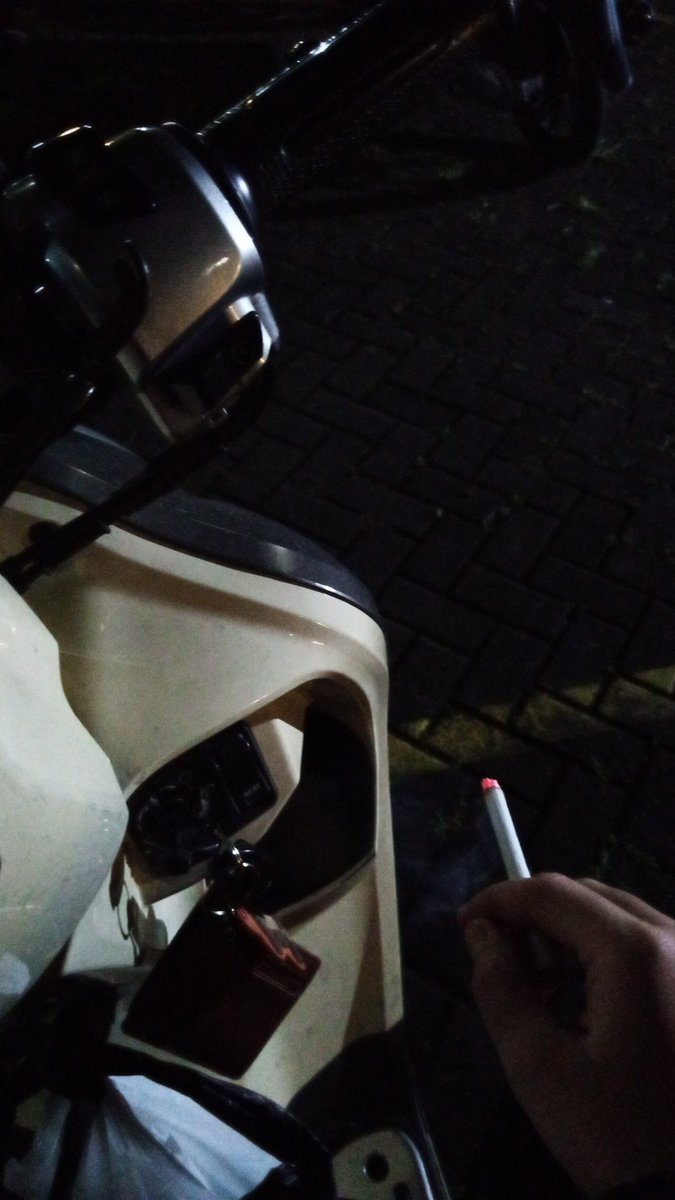 sadxhrt's tweet photo. balik kuli, sebat di parkiran paling nikmat https://t.co/eGXbRWLJoU