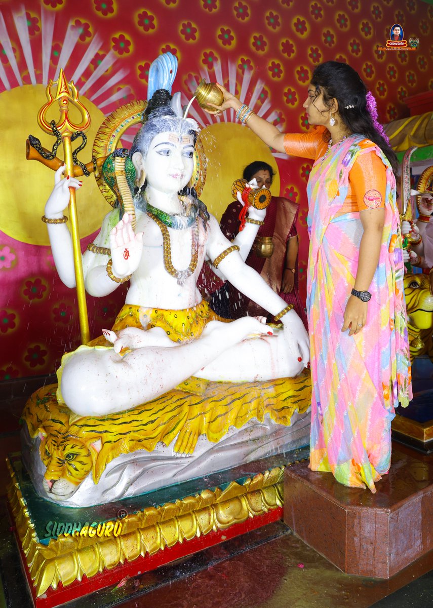 SiddhaguruRM's tweet photo. New Year Day 2026
On the sacred dawn of the new year, I performed Parvathi Parameshwara Abhishekam at the Parvathi Parameshwara Darbar, invoking the eternal grace of Shiva–Shakti for universal well-being.
#Siddhaguru #ParvathiParameshwara #Abhishekam #NewYearDay #ShivaShakti https://t.co/aH6i494xYr