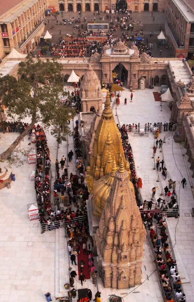साल का पहला दिन
और बाबा के आंगन की रौनक…

#kashivishwanath <a href="/ShriVishwanath/">Shri Kashi Vishwanath Temple Trust</a> <a href="/VishwaMishr/">Vishwa Bhushan</a>