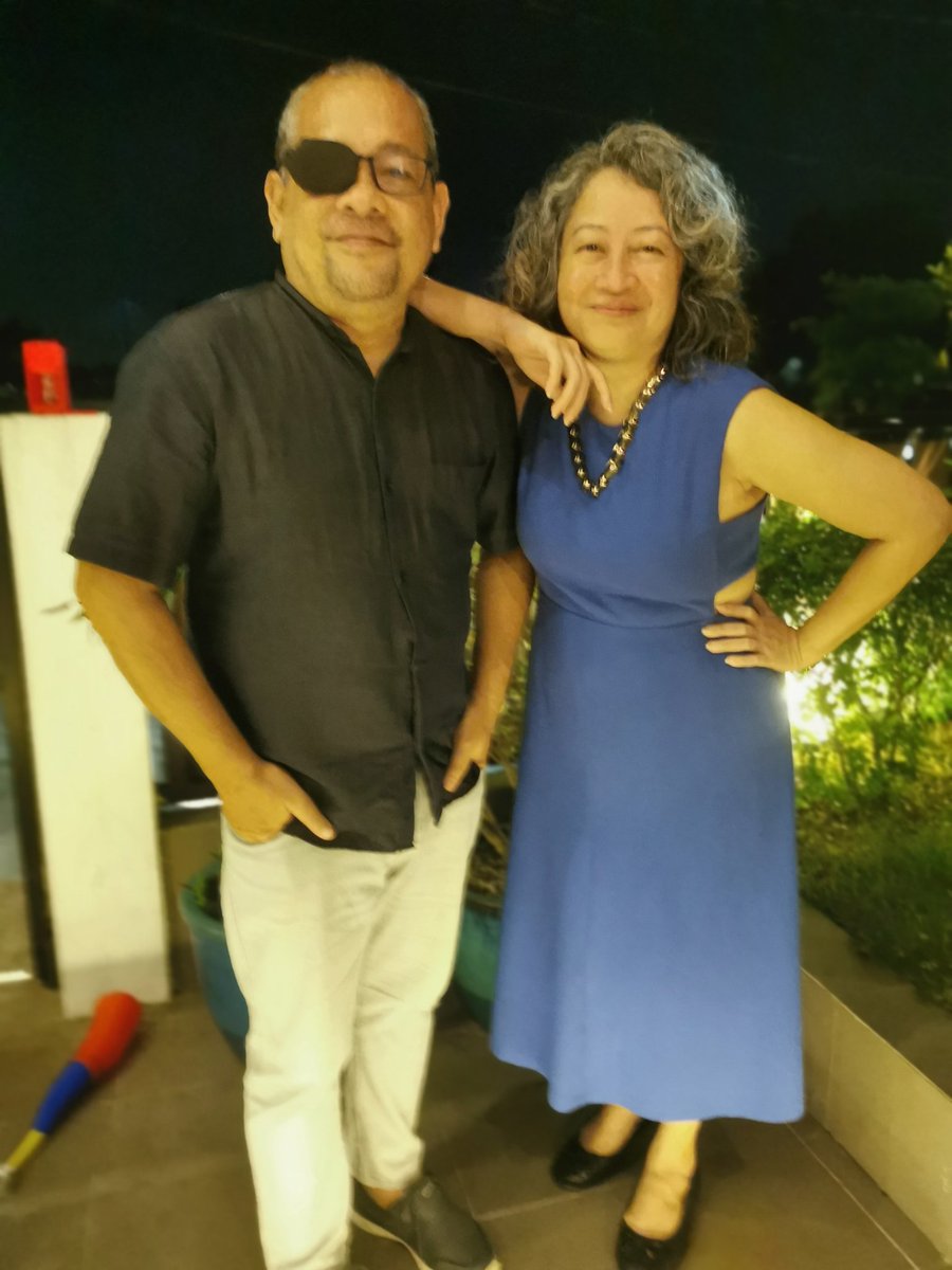 jojopollack's tweet photo. #NewYearsEve #HappyNewYear #HappyBirthayRivka https://t.co/Mf4jgXTS46