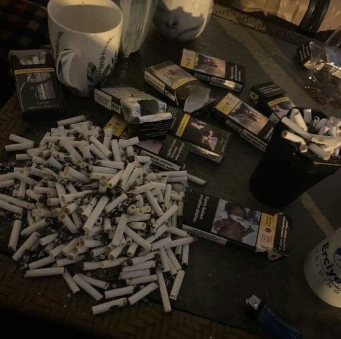 ailesi yuzunden yasayamadıklarının konusu acılınca kızlar