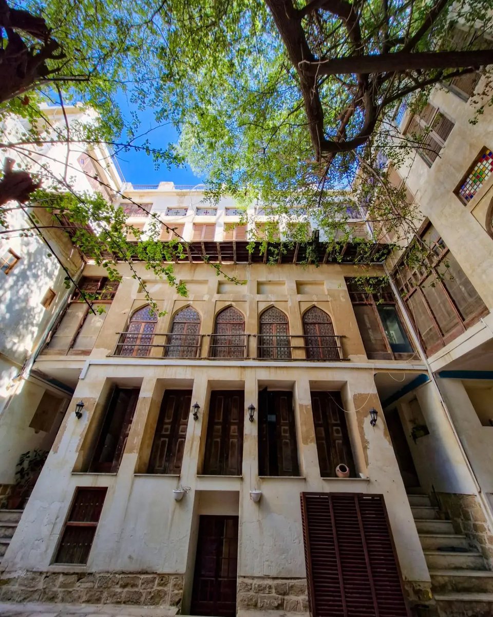 RaheenoTravel's tweet photo. عمارت دهدشتی #بوشهر، خونه‌ای که هنوز می‌شه نفس‌های آرام #تاریخ رو در اون حس کرد.

#عمارت_دهدشتی https://t.co/IpCDsGmKYT