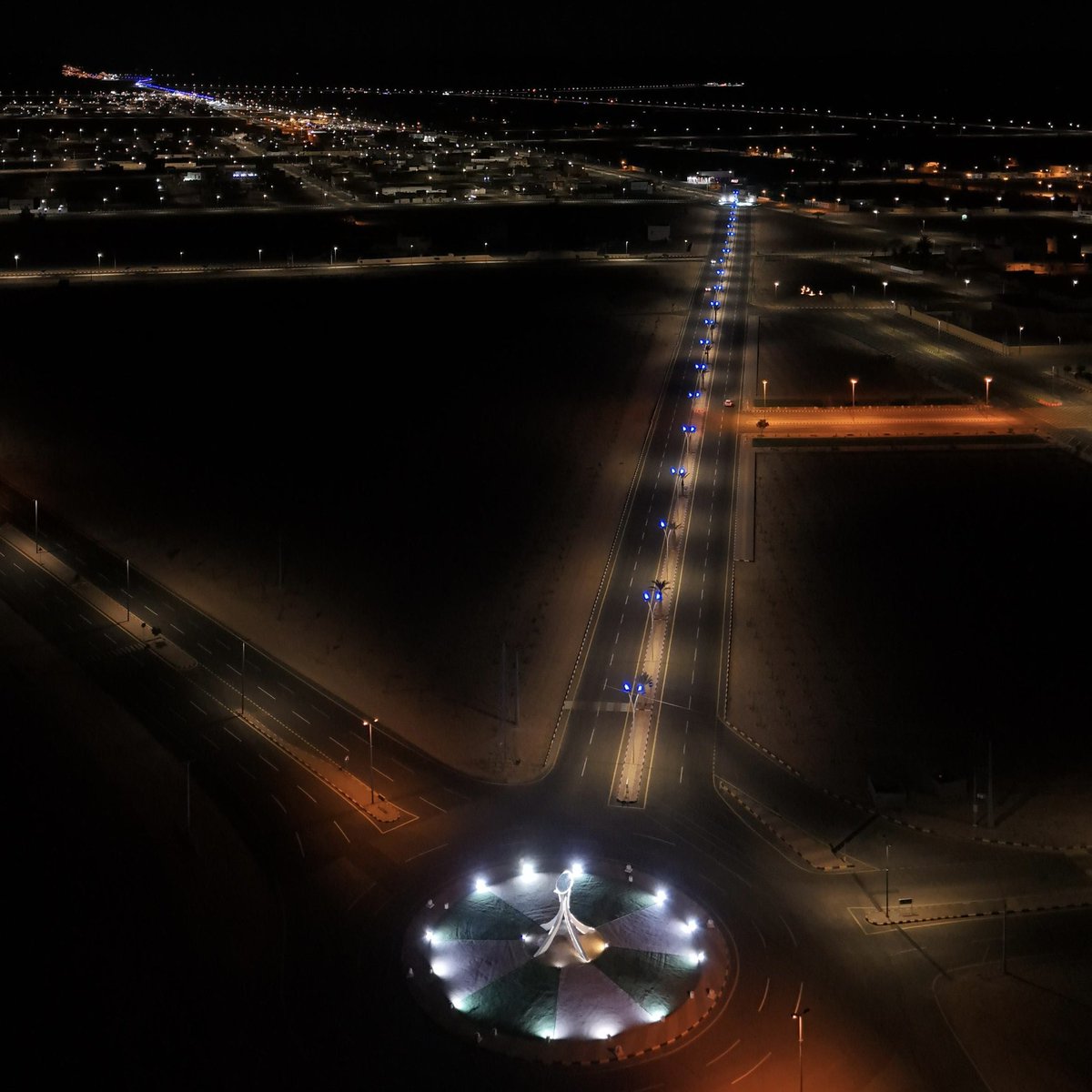 moqqaq_min's tweet photo. 🏙️ | تخطيط حضري

طرق متناغمة بمشهد ساحر 🎶🤩

#موقق_الأجمل |📸
#أمانة_منطقة_حائل https://t.co/srZeDAVBU3
