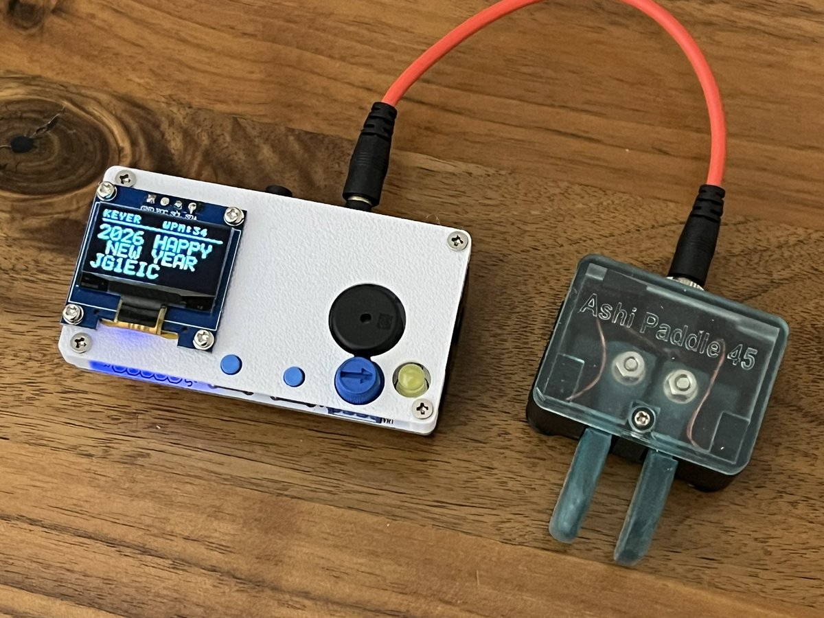 新年最初のキーヤー試作機です。3Dプリンターで何となくケースを作って、文字が表示できるようにしてみました。早速、QSOパーティーで試しに使ってみたいと思います😊