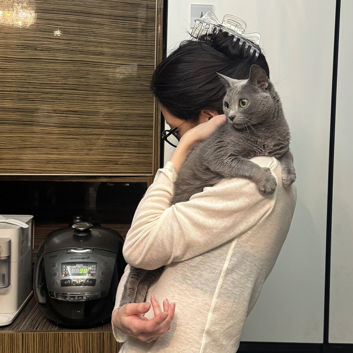 bling1209's tweet photo. 나 사랑이 안고 있는 유나 사진만 보면 죽어........ https://t.co/6jfsegGsDX