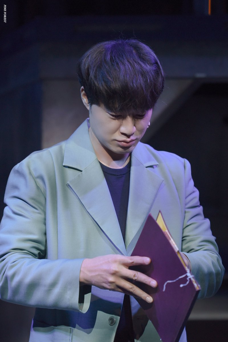 pine_forest_'s tweet image. 260101 뮤지컬 로빈
스페셜 커튼콜 '생일 케이크 rep.'
로빈 김종구 배우님