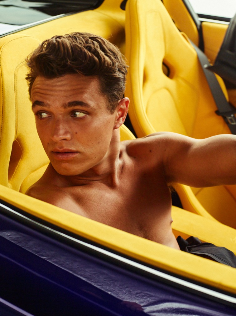 armoniiie_'s tweet image. фанфик с таким вайбом мне на стол