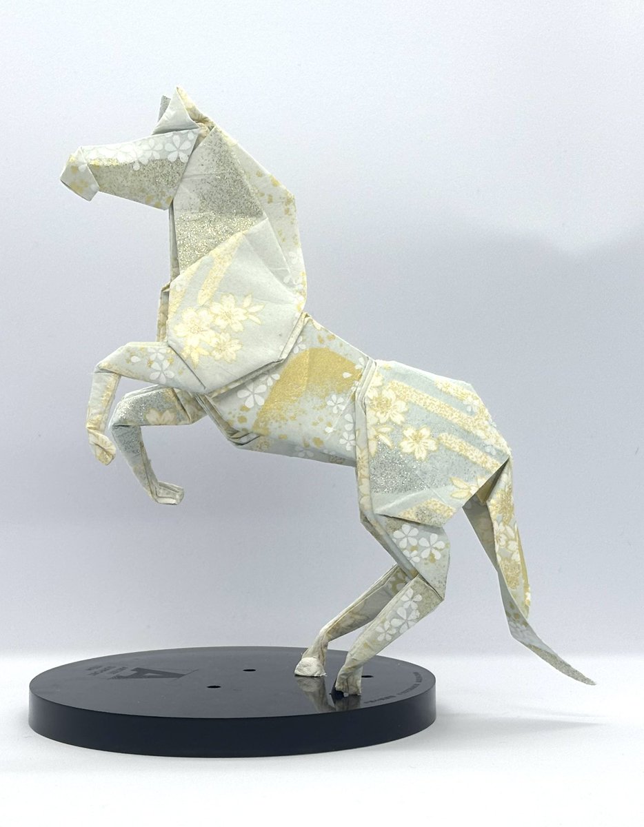 年賀状用に折ったウマ