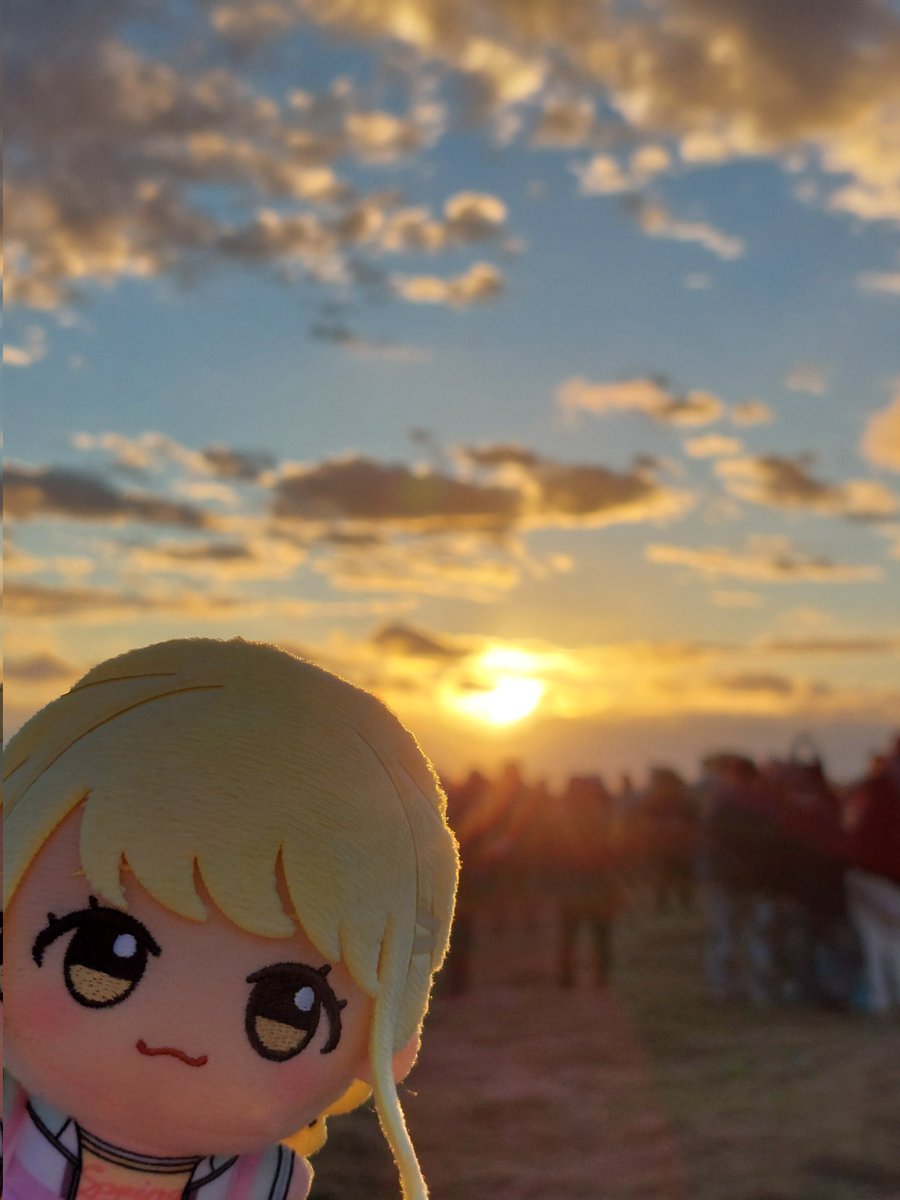 KoroTaiH0102's tweet photo. 初日の出だよ
#ころねすきー 
#Nachonyano 
#初日の出 https://t.co/o4VUEn1VhD